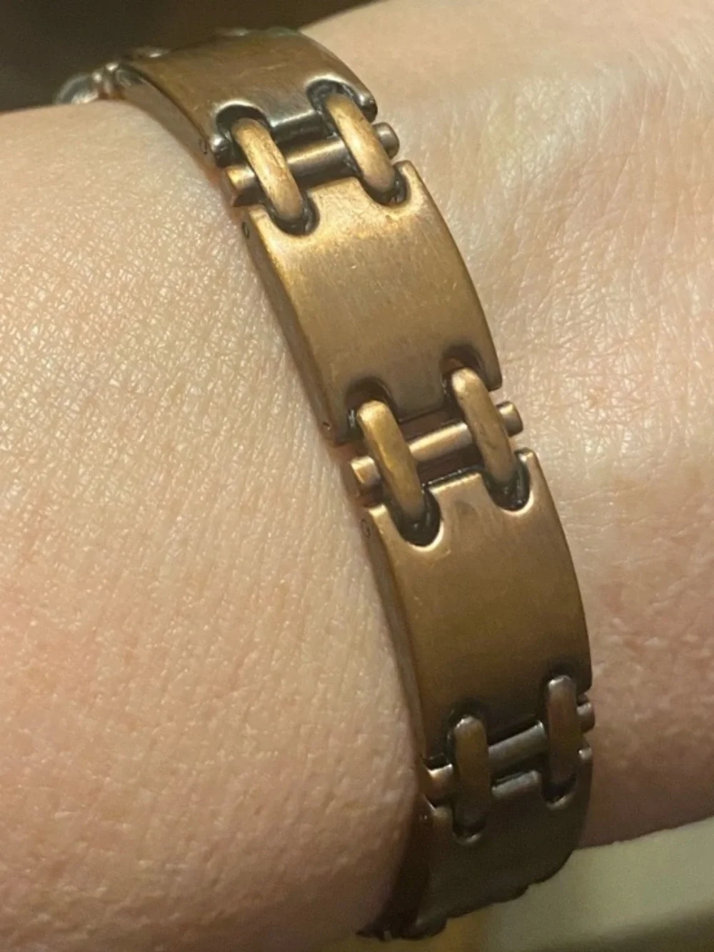 Elegant Copper Tone Metal Magnetic Hourglass-Shaped Link Design Bracelet